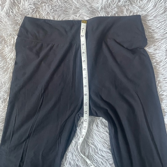 LuLaRoe Tall and Curvy Women's Black Leggings - Picture 6 of 9